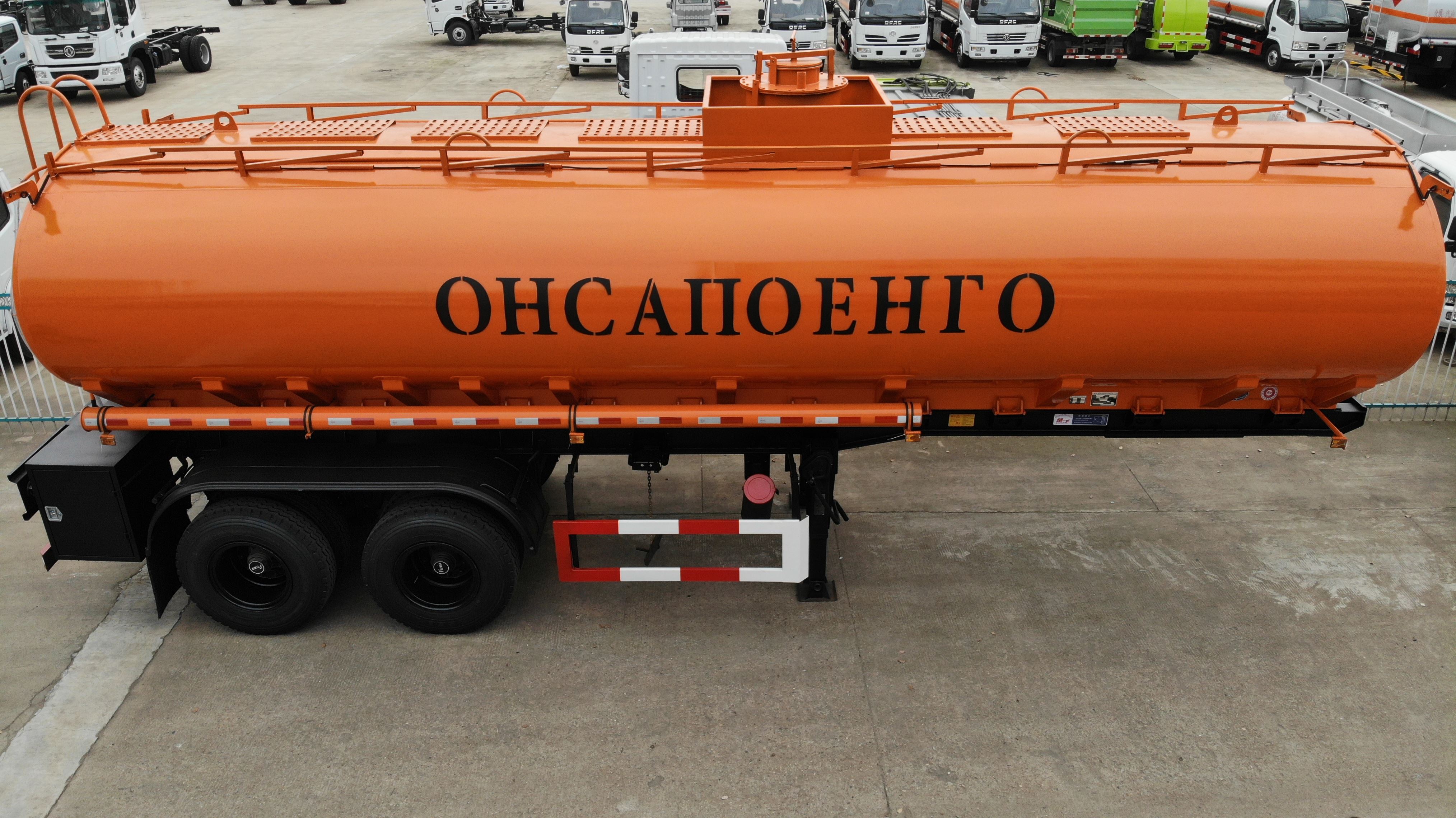 10臺外貿(mào)出口運油半掛車，10臺危化品罐車發(fā)車交付客戶